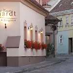 Bed and breakfast Erhardt Panzió 4*